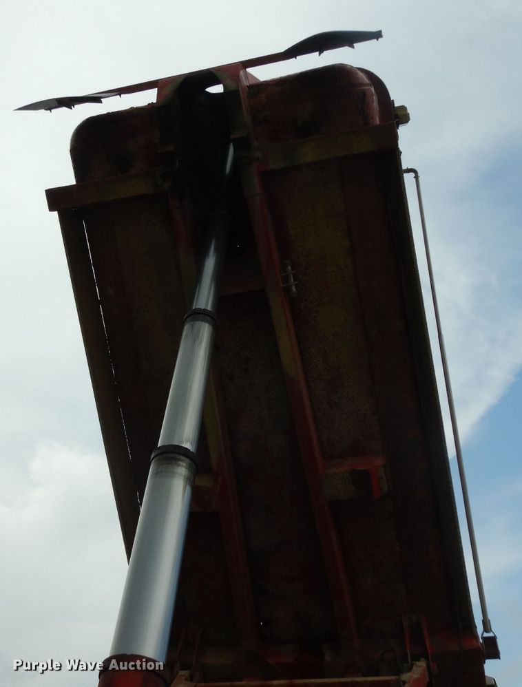 image for item DI5271 2006 Clement HL2626-3 end dump trailer