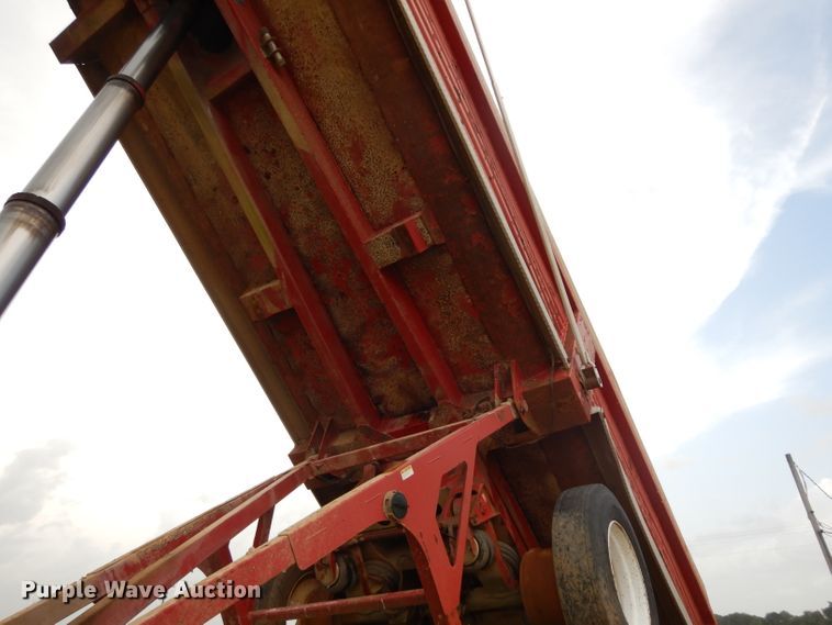 image for item DI5271 2006 Clement HL2626-3 end dump trailer