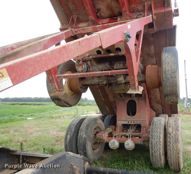 image for item DI5271 2006 Clement HL2626-3 end dump trailer