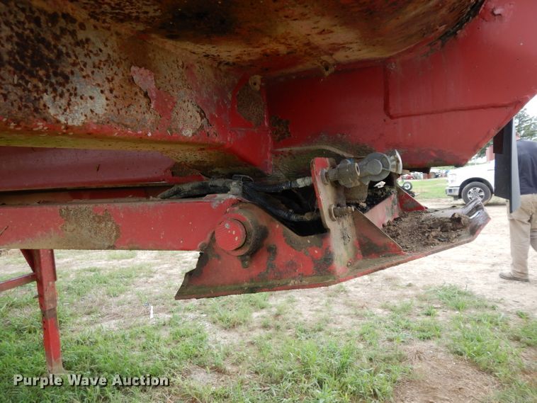 image for item DI5271 2006 Clement HL2626-3 end dump trailer