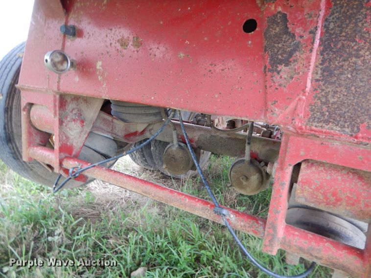 image for item DI5271 2006 Clement HL2626-3 end dump trailer