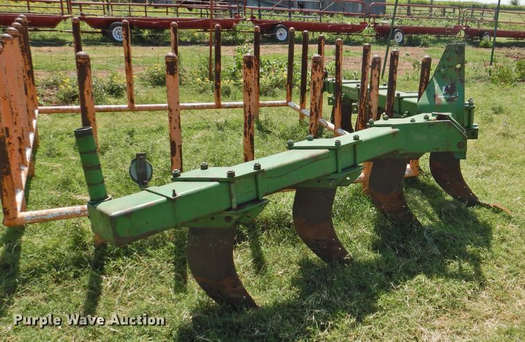 image for item GN9961 John Deere E0090 V-ripper