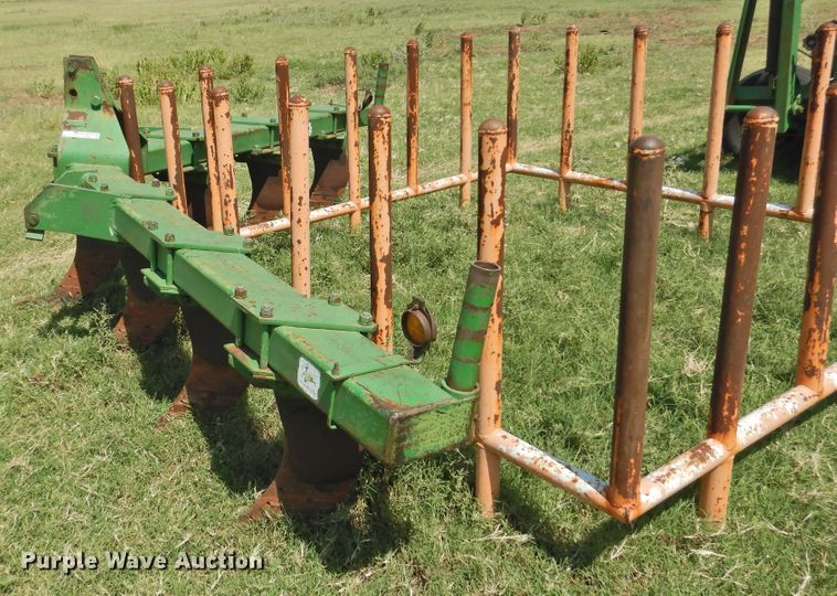 image for item GN9961 John Deere E0090 V-ripper