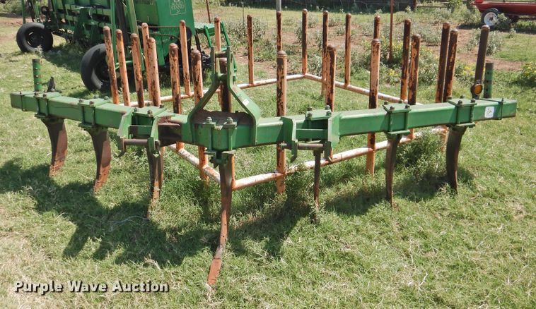 image for item GN9961 John Deere E0090 V-ripper