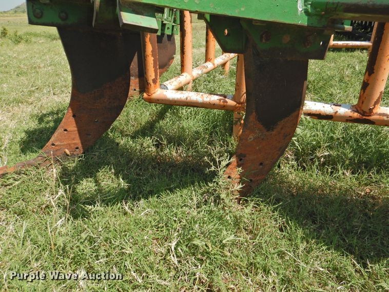 image for item GN9961 John Deere E0090 V-ripper