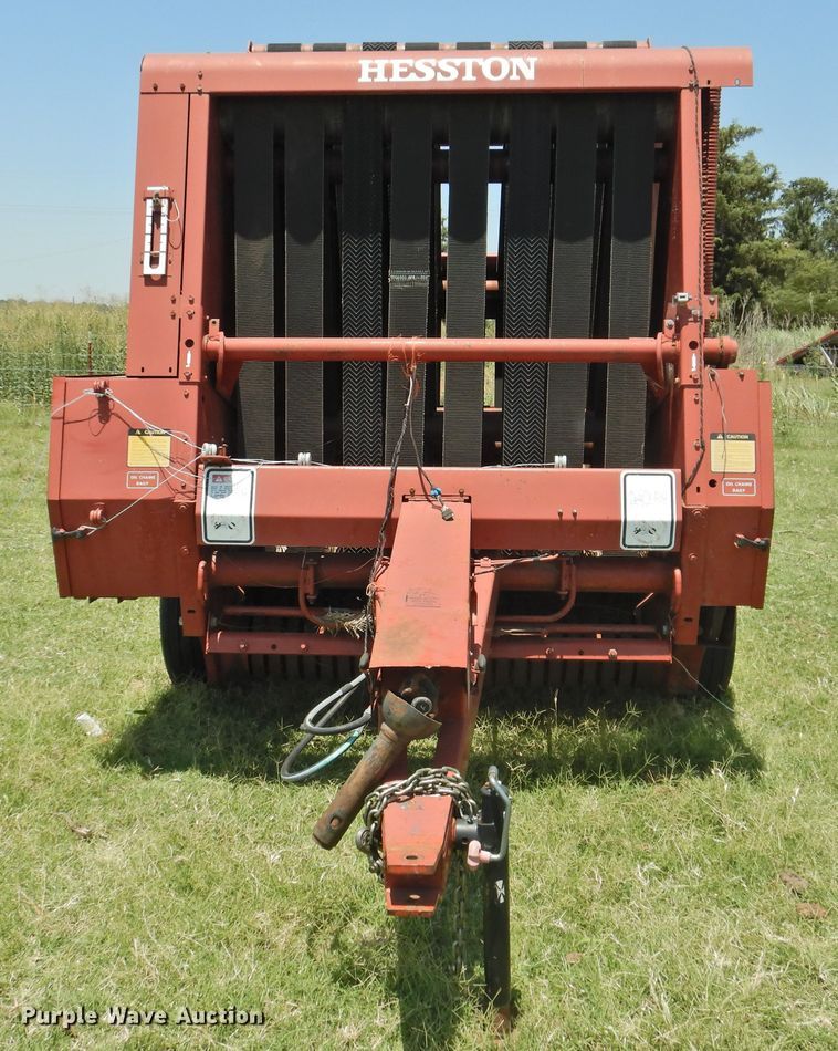 image for item GN9964 1983 Hesston 5580  round baler