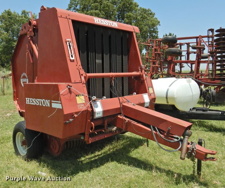 image for item GN9964 1983 Hesston 5580  round baler