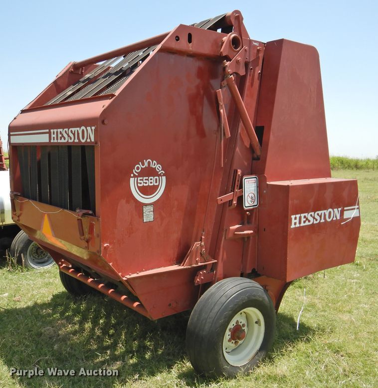 image for item GN9964 1983 Hesston 5580  round baler