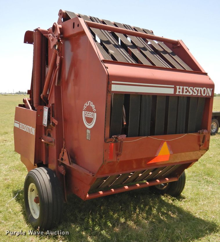 image for item GN9964 1983 Hesston 5580  round baler