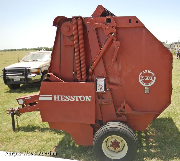 image for item GN9964 1983 Hesston 5580  round baler