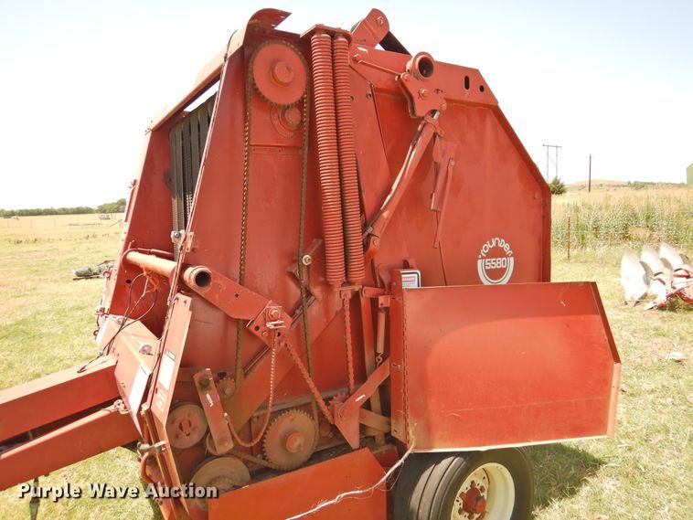 image for item GN9964 1983 Hesston 5580  round baler