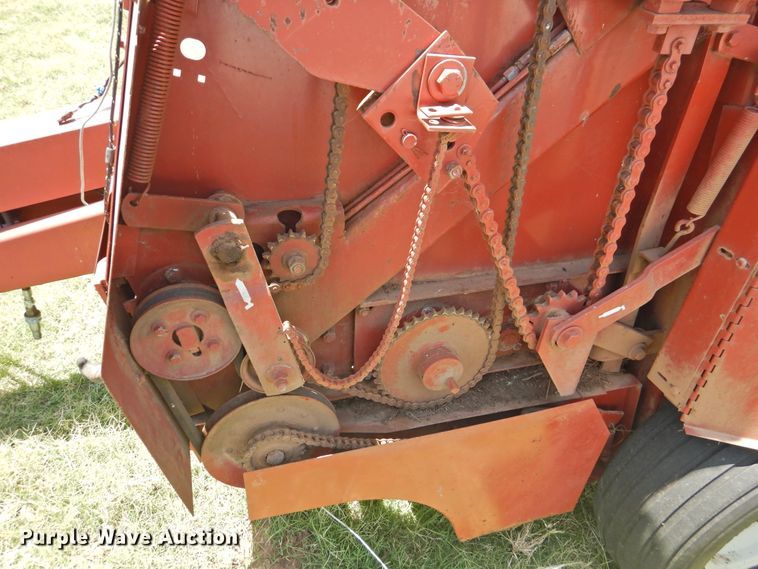 image for item GN9964 1983 Hesston 5580  round baler
