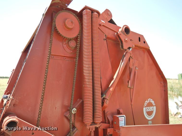 image for item GN9964 1983 Hesston 5580  round baler