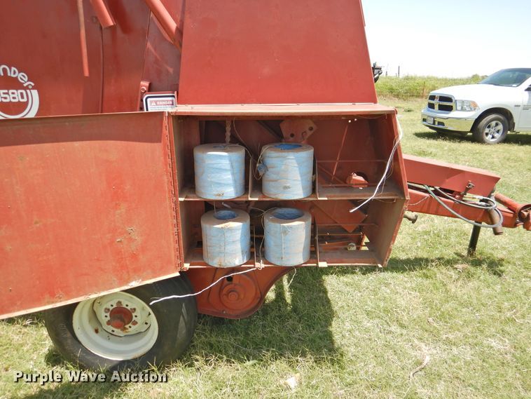 image for item GN9964 1983 Hesston 5580  round baler