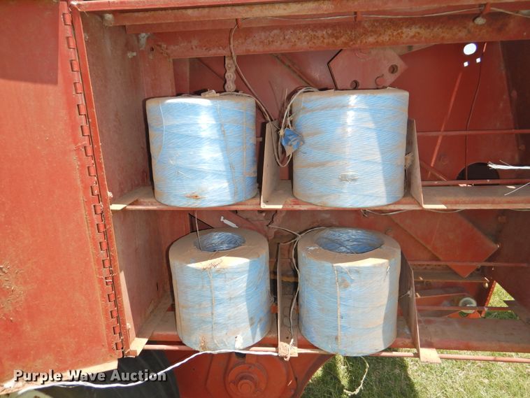 image for item GN9964 1983 Hesston 5580  round baler