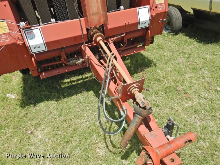 image for item GN9964 1983 Hesston 5580  round baler