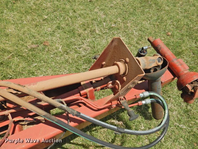 image for item GN9964 1983 Hesston 5580  round baler