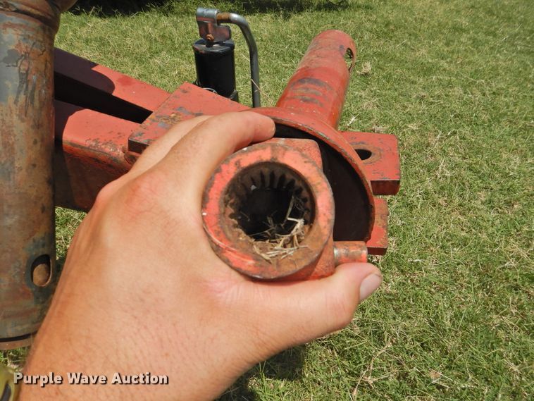 image for item GN9964 1983 Hesston 5580  round baler