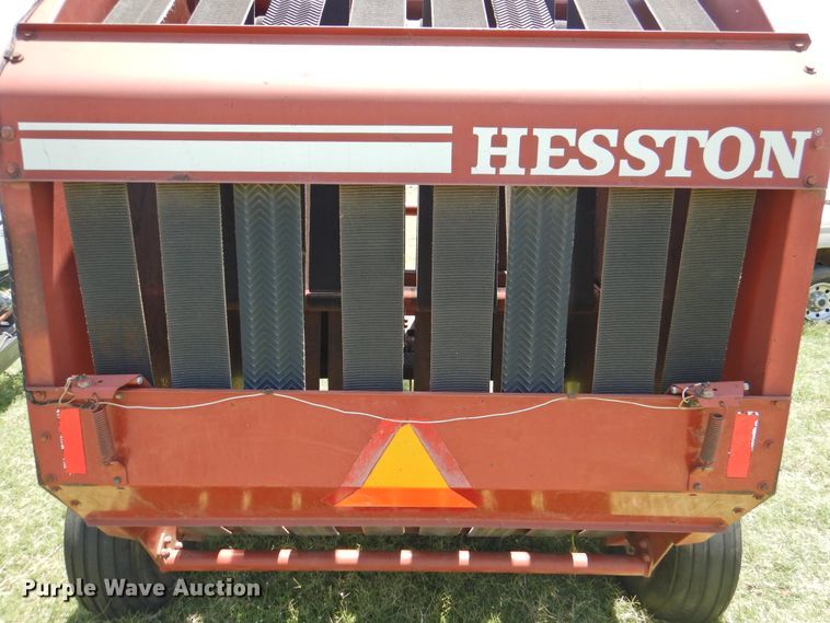 image for item GN9964 1983 Hesston 5580  round baler