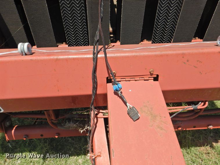 image for item GN9964 1983 Hesston 5580  round baler