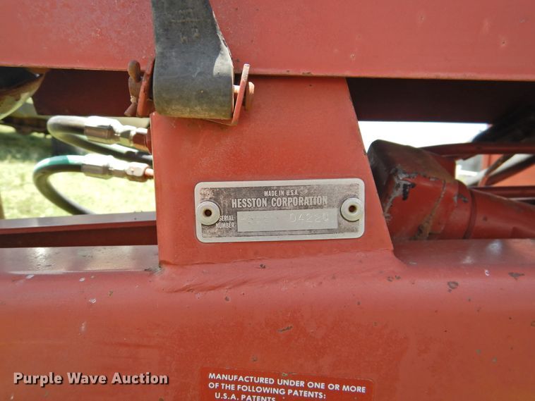 image for item GN9964 1983 Hesston 5580  round baler