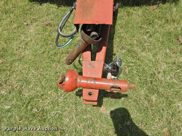 image for item GN9964 1983 Hesston 5580  round baler