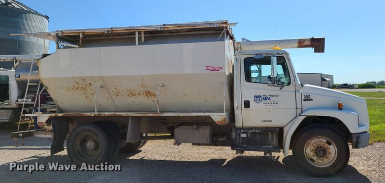 image for item GT9210 1999 Freightliner FL70  feed delivery truck