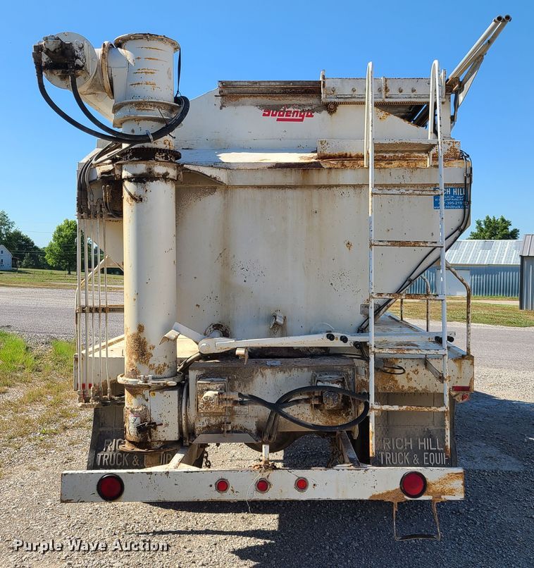 image for item GT9210 1999 Freightliner FL70  feed delivery truck