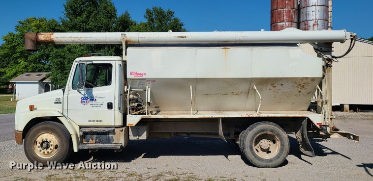 image for item GT9210 1999 Freightliner FL70  feed delivery truck