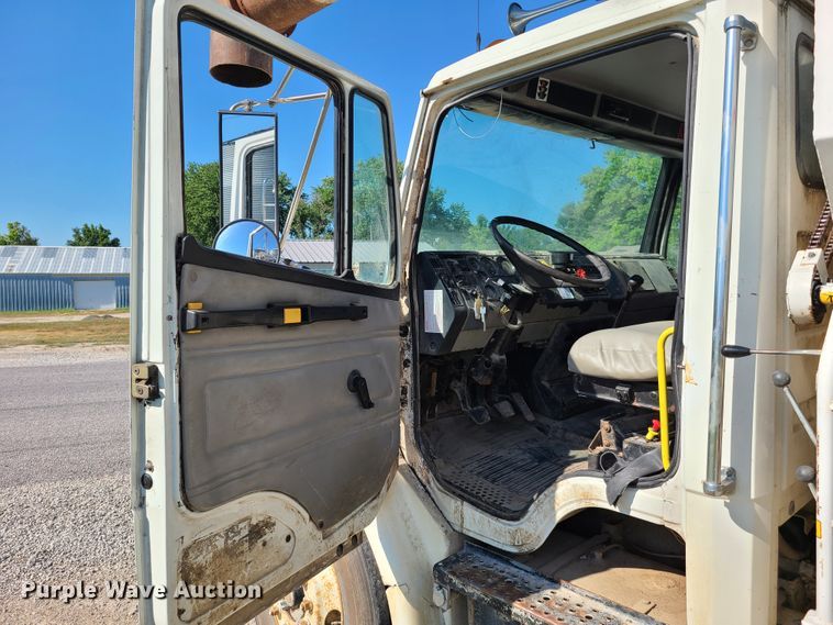 image for item GT9210 1999 Freightliner FL70  feed delivery truck