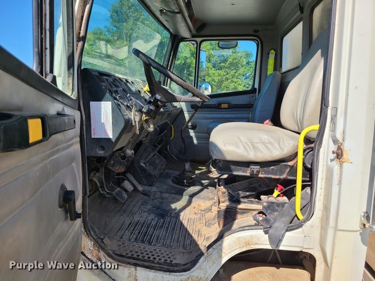 image for item GT9210 1999 Freightliner FL70  feed delivery truck