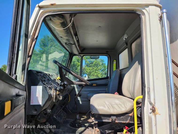 image for item GT9210 1999 Freightliner FL70  feed delivery truck