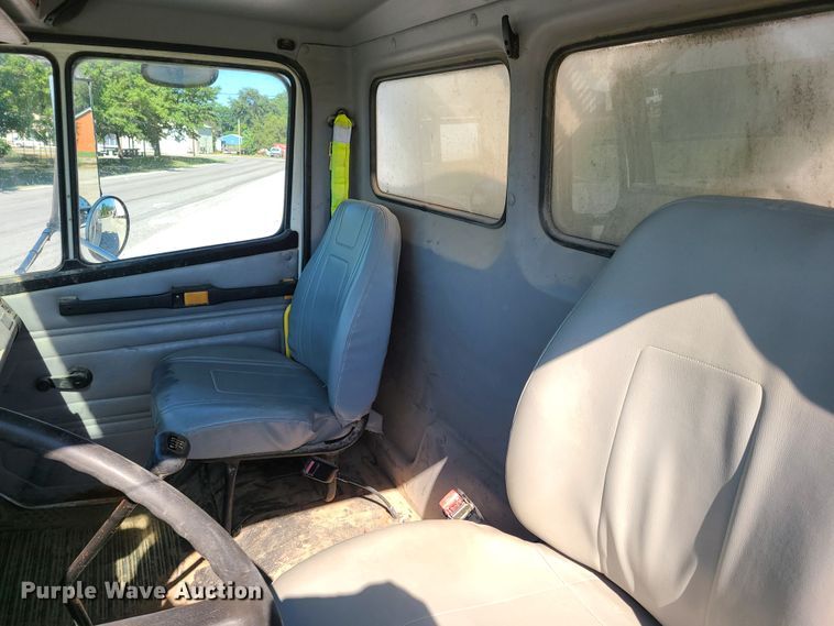 image for item GT9210 1999 Freightliner FL70  feed delivery truck