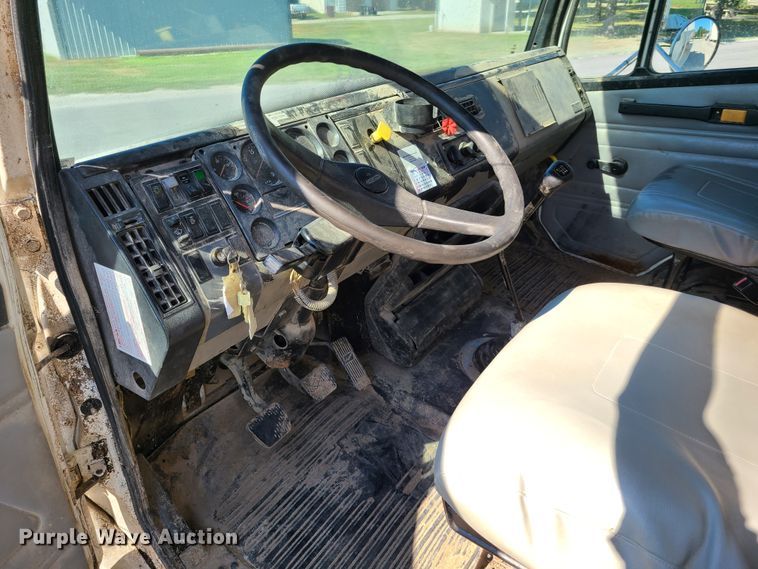 image for item GT9210 1999 Freightliner FL70  feed delivery truck