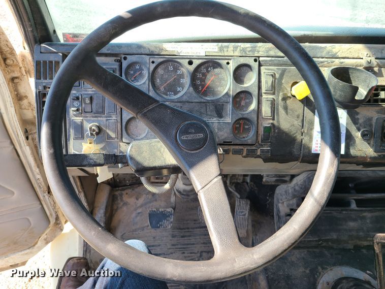 image for item GT9210 1999 Freightliner FL70  feed delivery truck