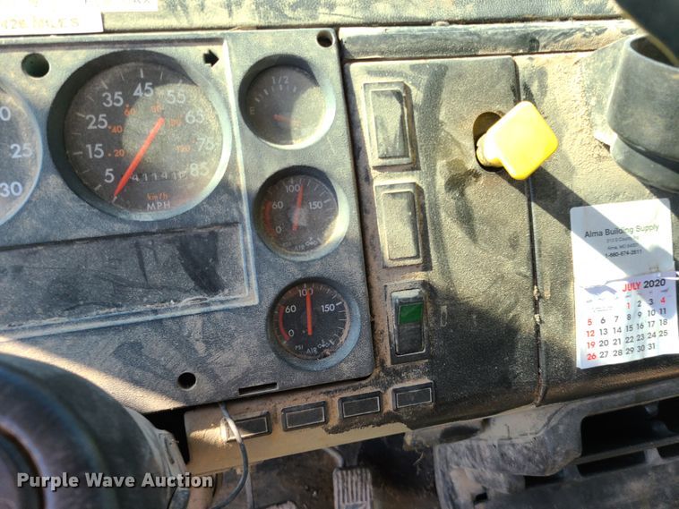 image for item GT9210 1999 Freightliner FL70  feed delivery truck