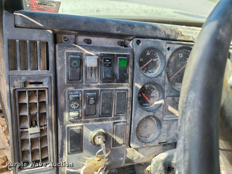 image for item GT9210 1999 Freightliner FL70  feed delivery truck