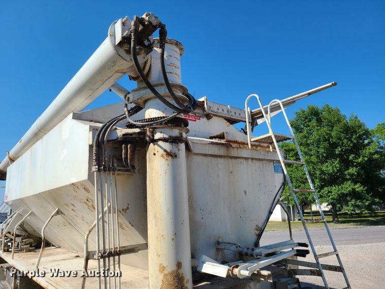 image for item GT9210 1999 Freightliner FL70  feed delivery truck