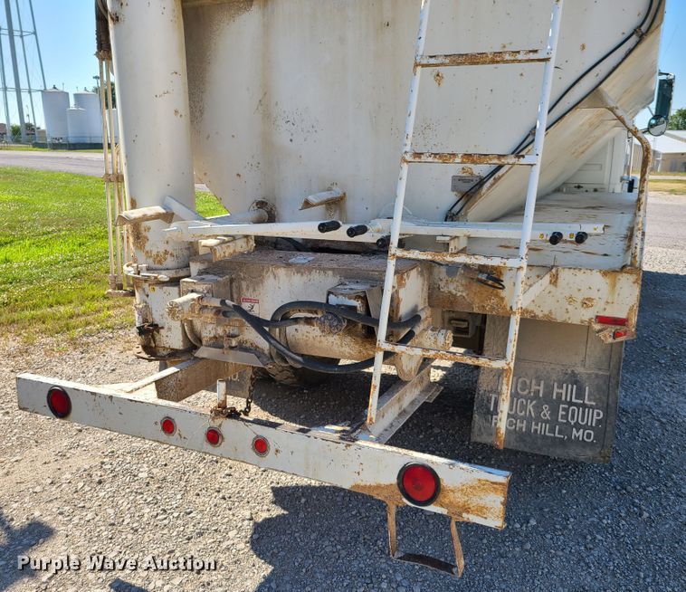 image for item GT9210 1999 Freightliner FL70  feed delivery truck