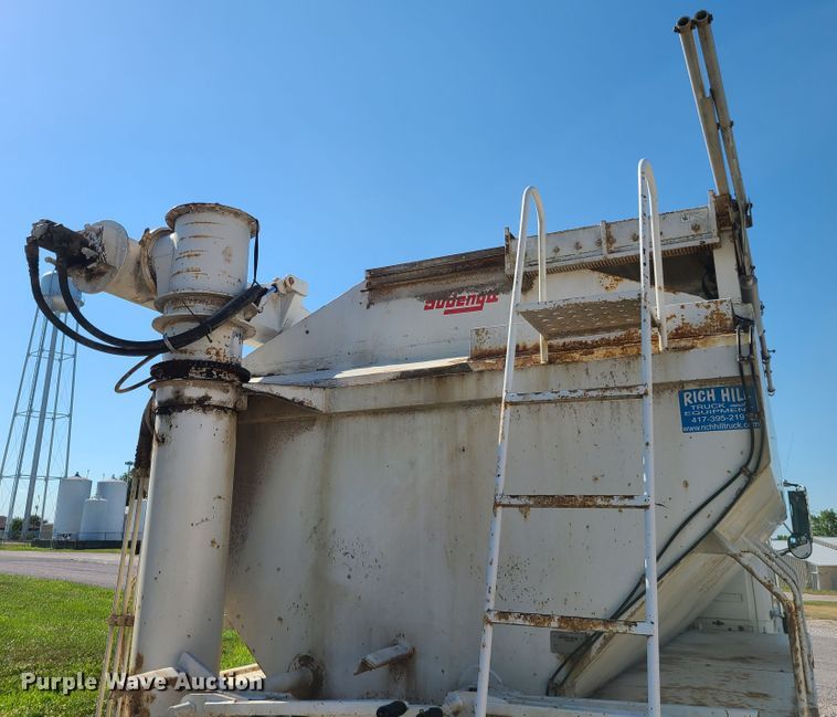 image for item GT9210 1999 Freightliner FL70  feed delivery truck