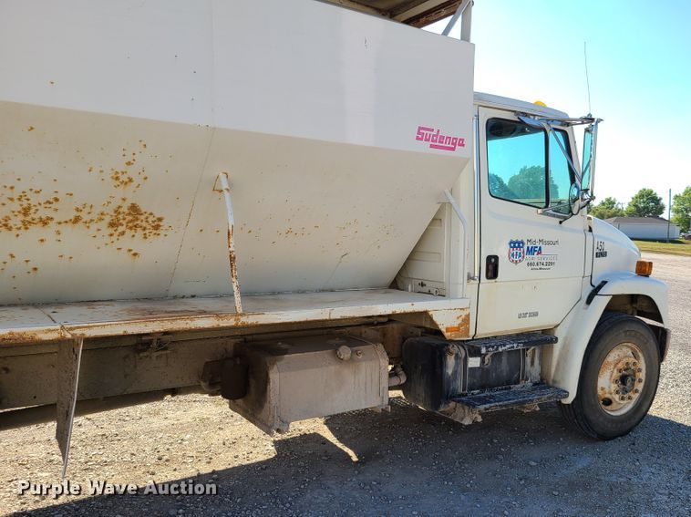 image for item GT9210 1999 Freightliner FL70  feed delivery truck