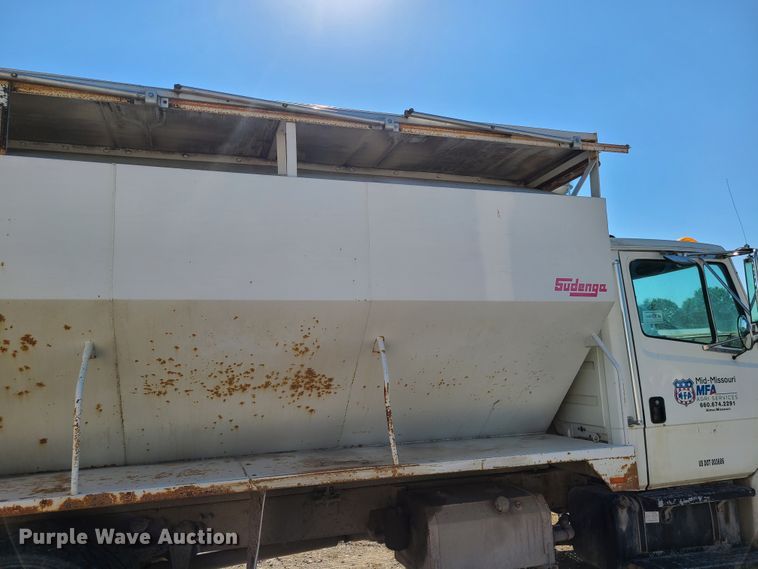 image for item GT9210 1999 Freightliner FL70  feed delivery truck