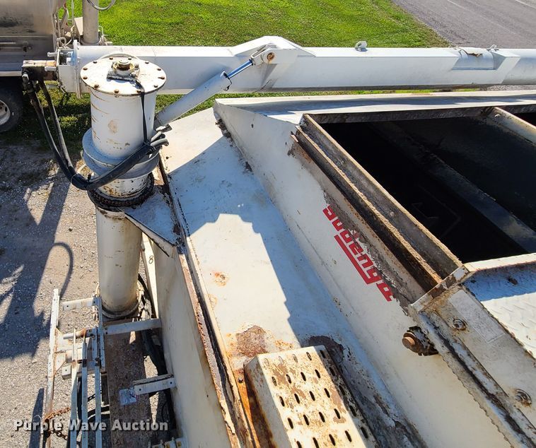 image for item GT9210 1999 Freightliner FL70  feed delivery truck