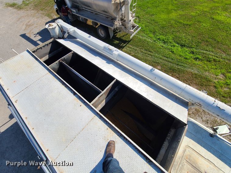 image for item GT9210 1999 Freightliner FL70  feed delivery truck