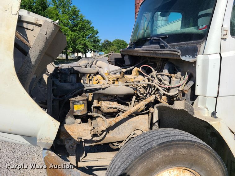 image for item GT9210 1999 Freightliner FL70  feed delivery truck