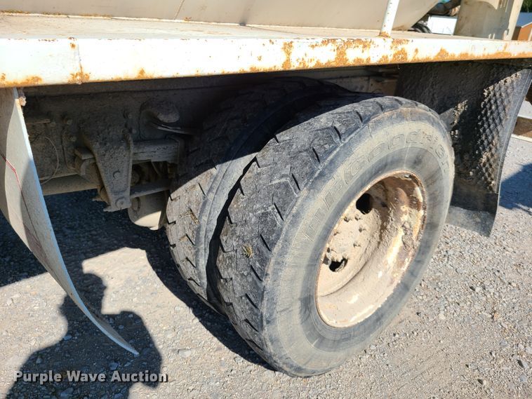 image for item GT9210 1999 Freightliner FL70  feed delivery truck