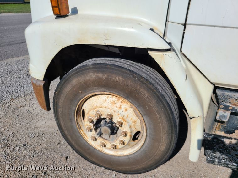 image for item GT9210 1999 Freightliner FL70  feed delivery truck