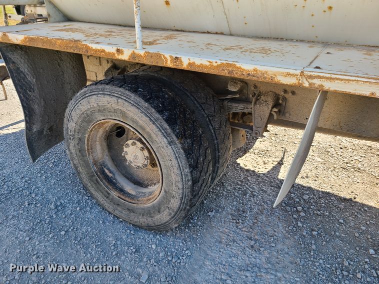 image for item GT9210 1999 Freightliner FL70  feed delivery truck