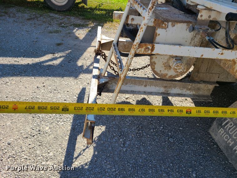 image for item GT9210 1999 Freightliner FL70  feed delivery truck