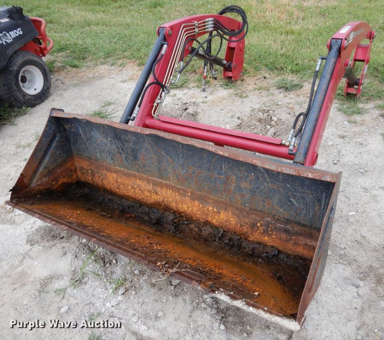 image for item GT9340 Mahindra Max 26L loader